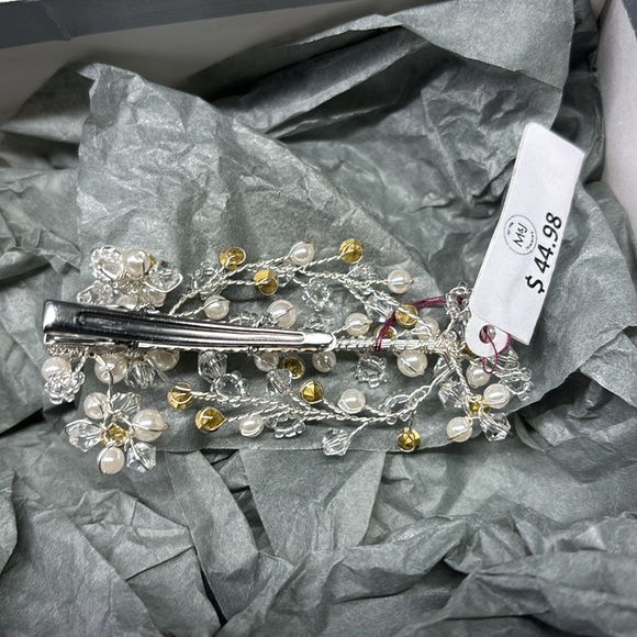 Bridal Hair Accessory - Picture 2 of 3